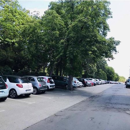 Location F1 Neuf Centre Historique Riom Apartment Bagian luar foto