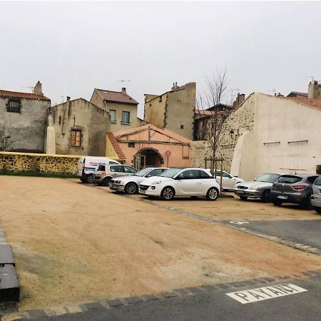 Location F1 Neuf Centre Historique Riom Apartment Bagian luar foto