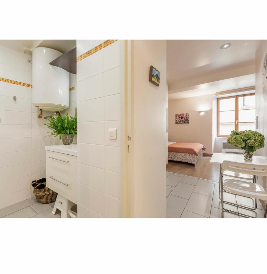 Location F1 Neuf Centre Historique Riom Apartment Bagian luar foto