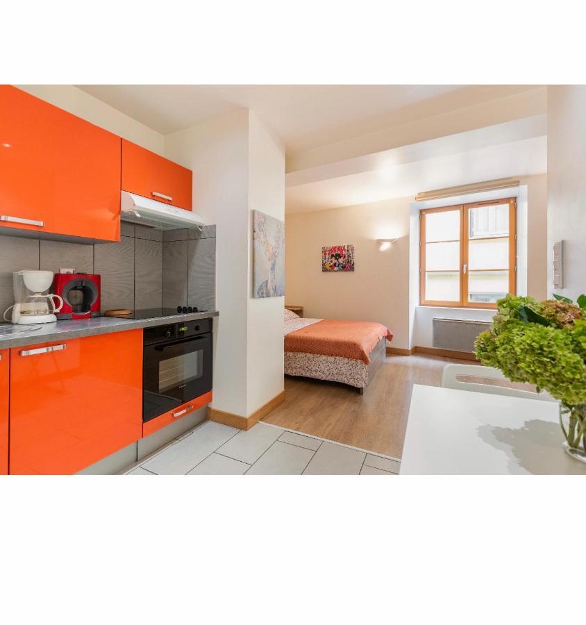 Location F1 Neuf Centre Historique Riom Apartment Bagian luar foto