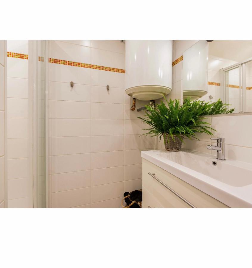 Location F1 Neuf Centre Historique Riom Apartment Bagian luar foto