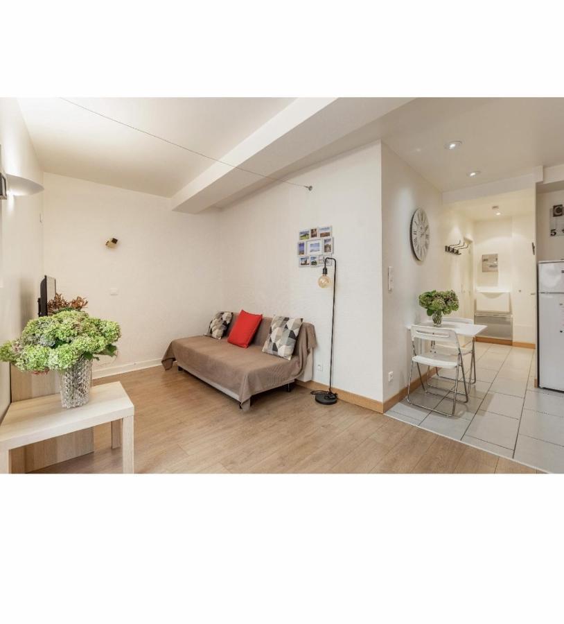 Location F1 Neuf Centre Historique Riom Apartment Bagian luar foto