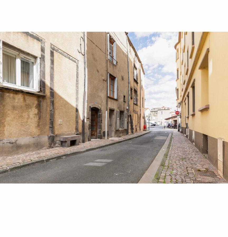 Location F1 Neuf Centre Historique Riom Apartment Bagian luar foto