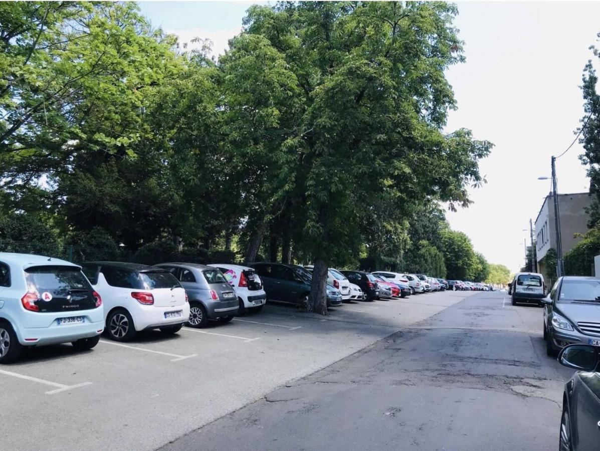 Location F1 Neuf Centre Historique Riom Apartment Bagian luar foto